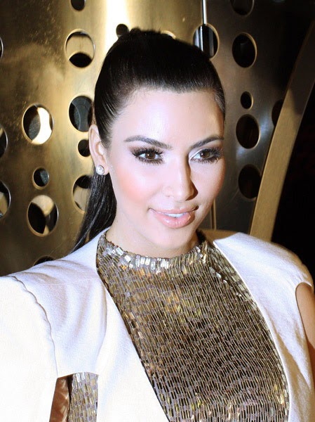 How Tall Is Kim Kardashian? - Kim Kardashian West