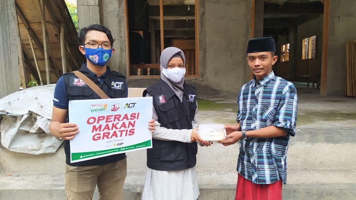 Program 'Yuk Berbagi’ Grab Food Salurkan Ratusan Paket Makanan ke Panti Asuhan dan Pondok Pesantren Semarang-Yogya