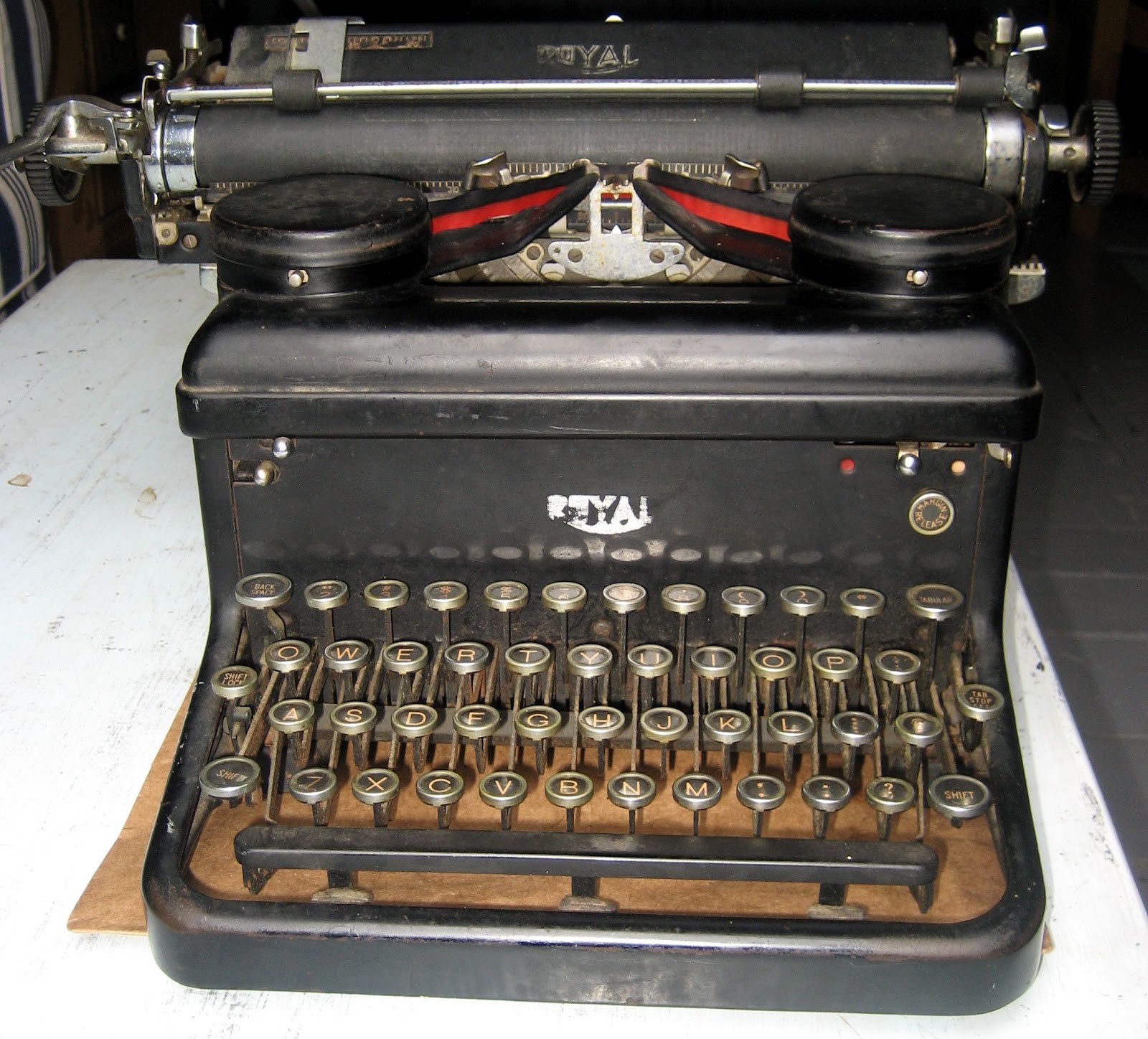 The Pipe and Grumble: Royal KHM Typewriter Restoration