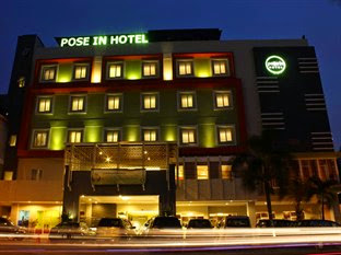 Hotel Bintang 3 Solo - Pose In Hotel Solo