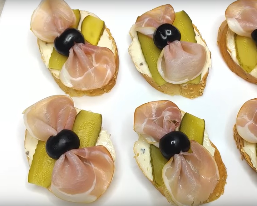 7 Finger Foods to Go With Sparkling Cocktails