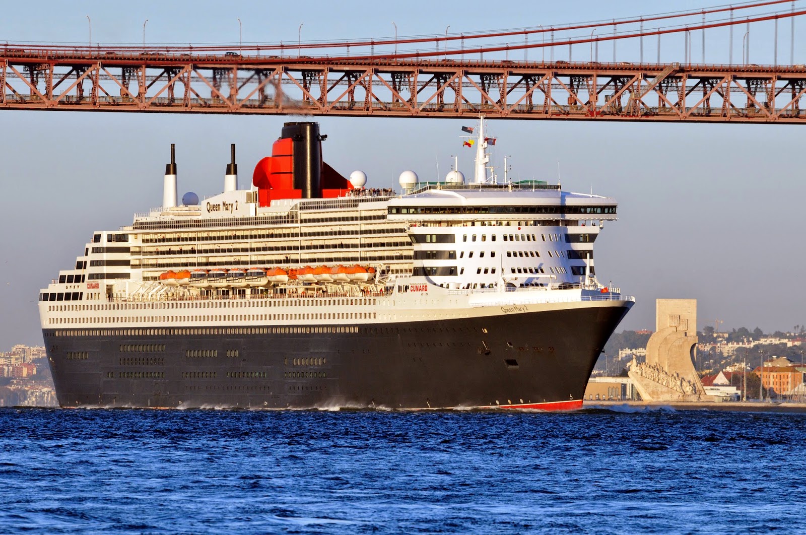 cruise ships sailing to lisbon