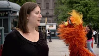 Murray What's the Word on the Street Reporter, Sesame Street Episode 4320 Fairy Tale Science Fair season 43