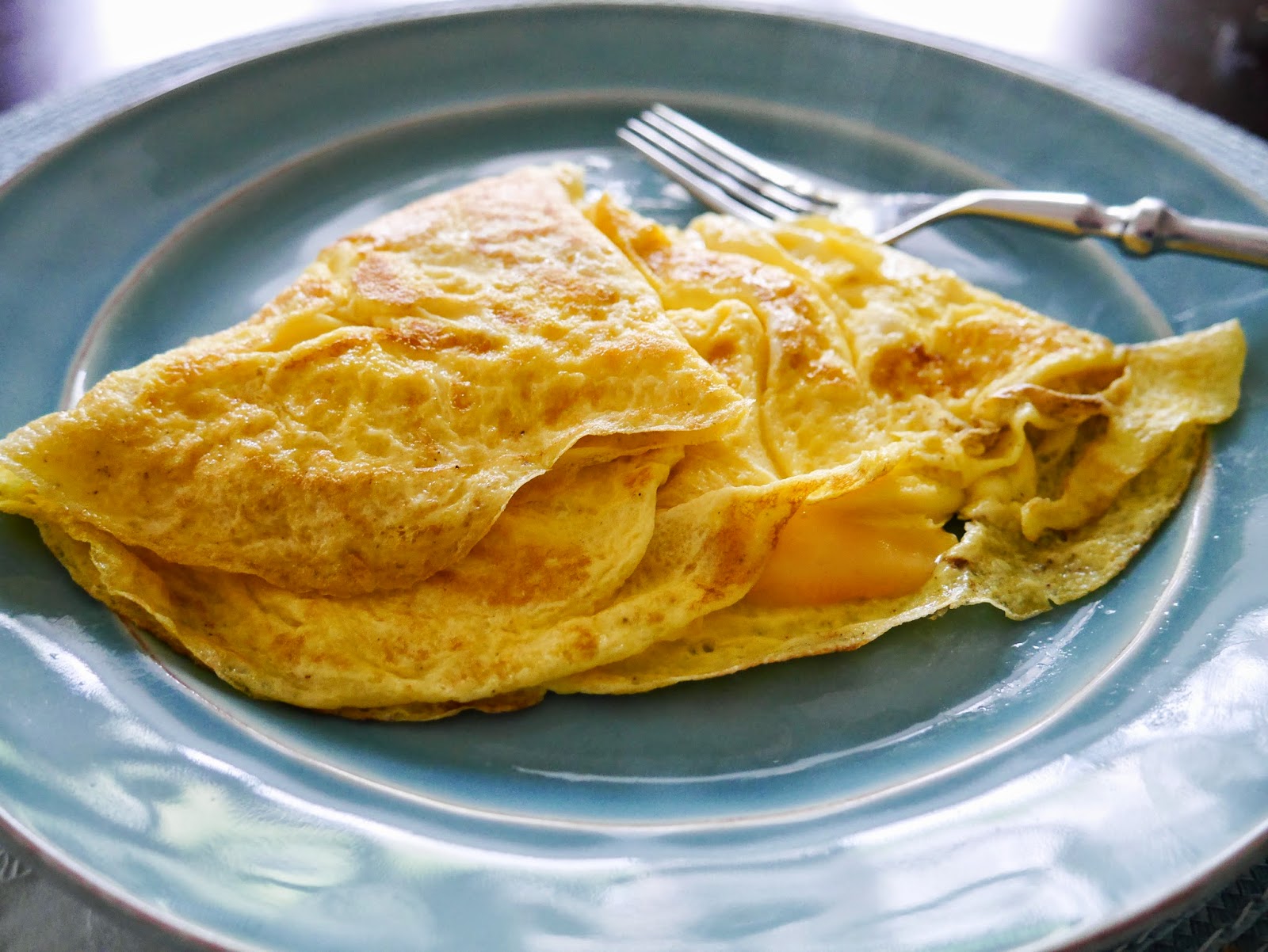 FEAST EVERYDAY: How to Make a Dreamy Cheese Omelette