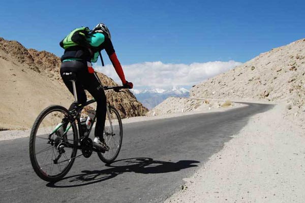 Downhill Cycling in Manali