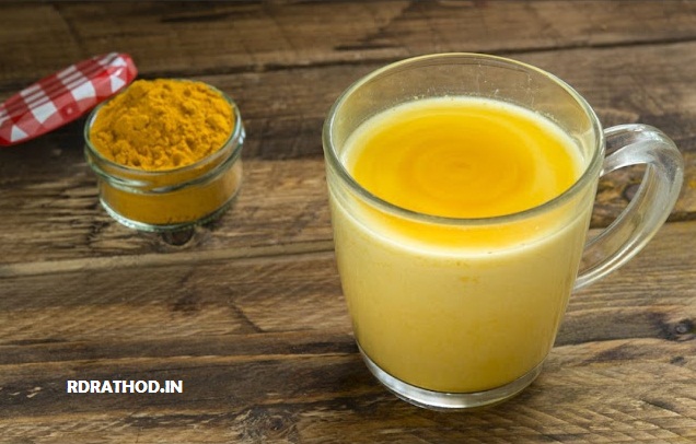 13 Amazing Benefits of Turmeric and Milk