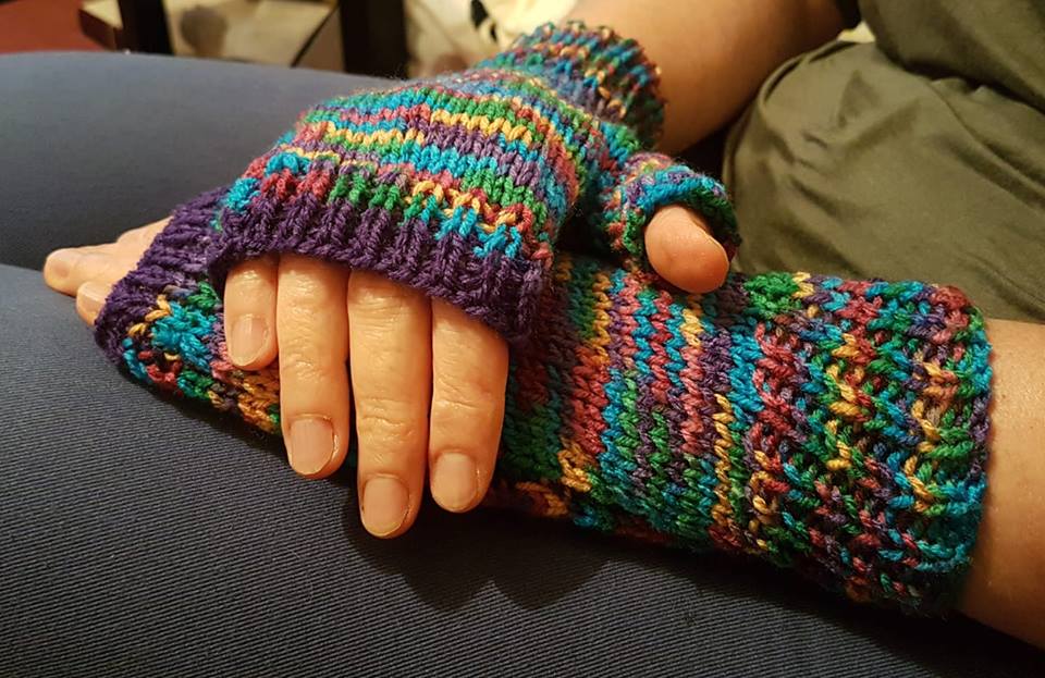 Liza Knit Fingerless Gloves: Furhatworld.com