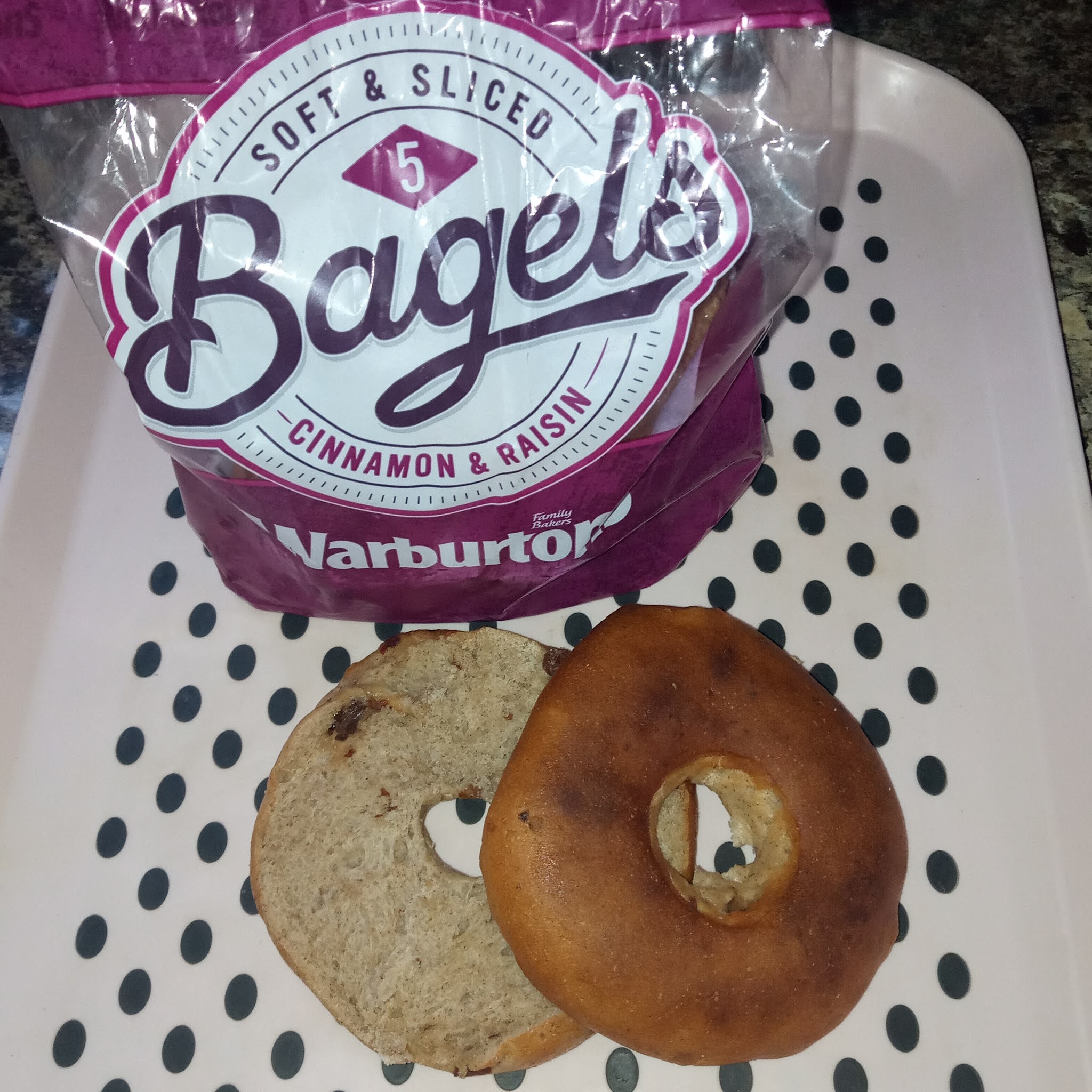 Supersupergirl's Food Reviews [Review] Warburtons 5 Bagels Cinnamon