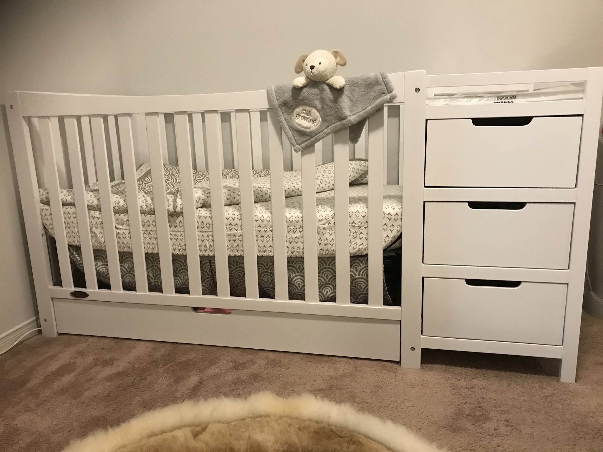 Review of Crib and Change Table in One The Graco Remi 4in1