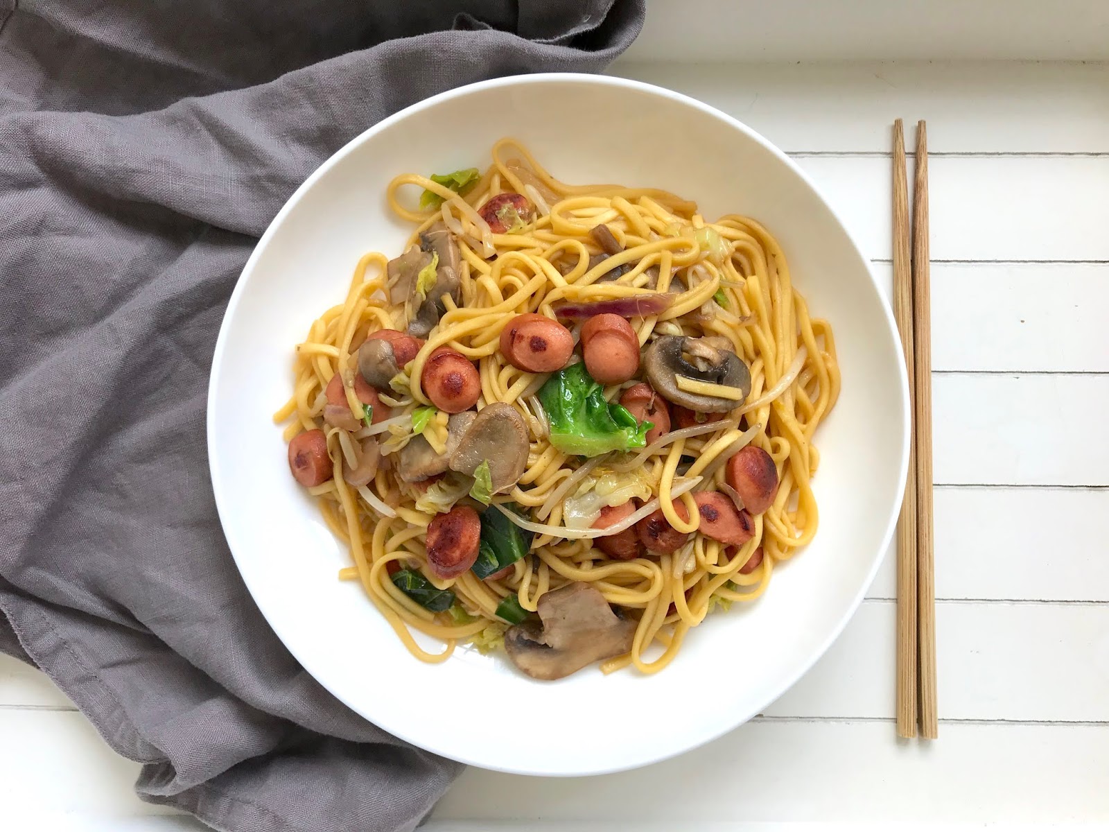 10 Minute Easy Chow Mein Recipe / LUCY LOVES TO EAT
