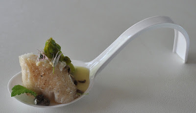 Zander mit Aligot und Spargel auf Absinthsauce