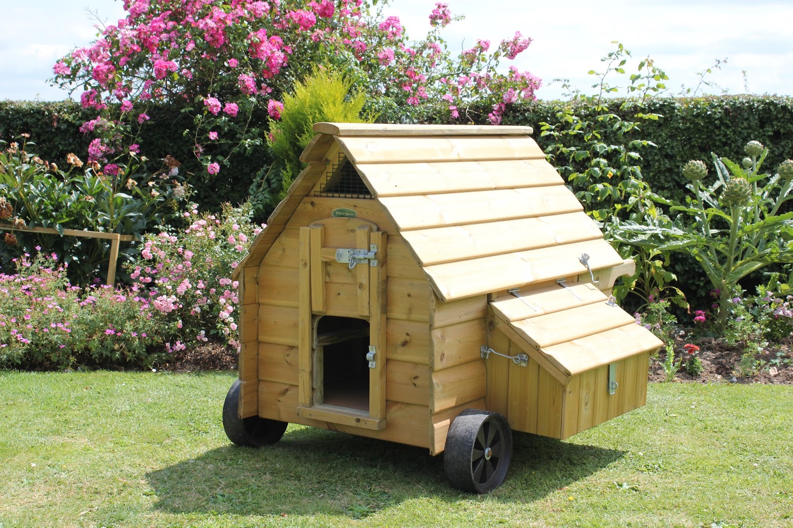 Flyte So Fancy Wheely Good Hen Houses Mobile Chicken Coops for the
