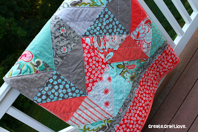 Verona Zig Zag Quilt via createcraftlove.com #quilting #sewing