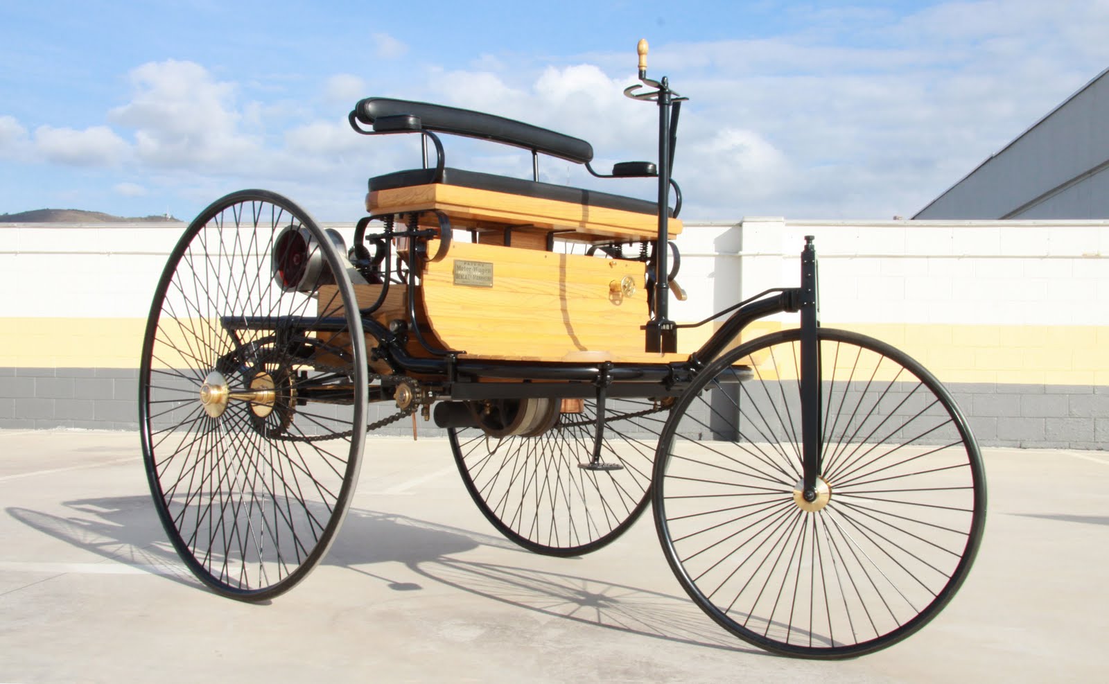 Первые машины название. Benz Patent-Motorwagen 1886.
