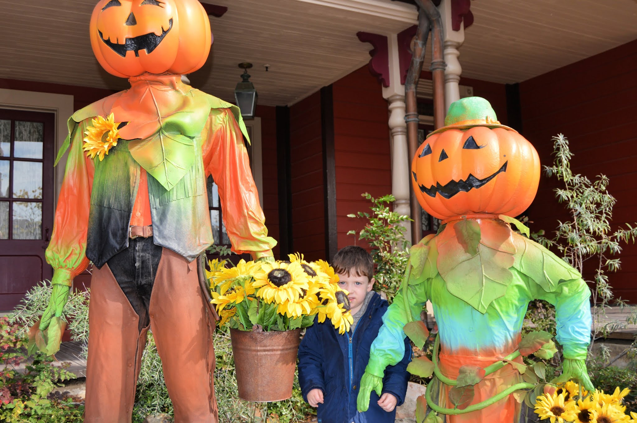 Disneyland Paris Halloween Lanterns - Visiting Disneyland Paris During Halloween Season Playdays And Runways