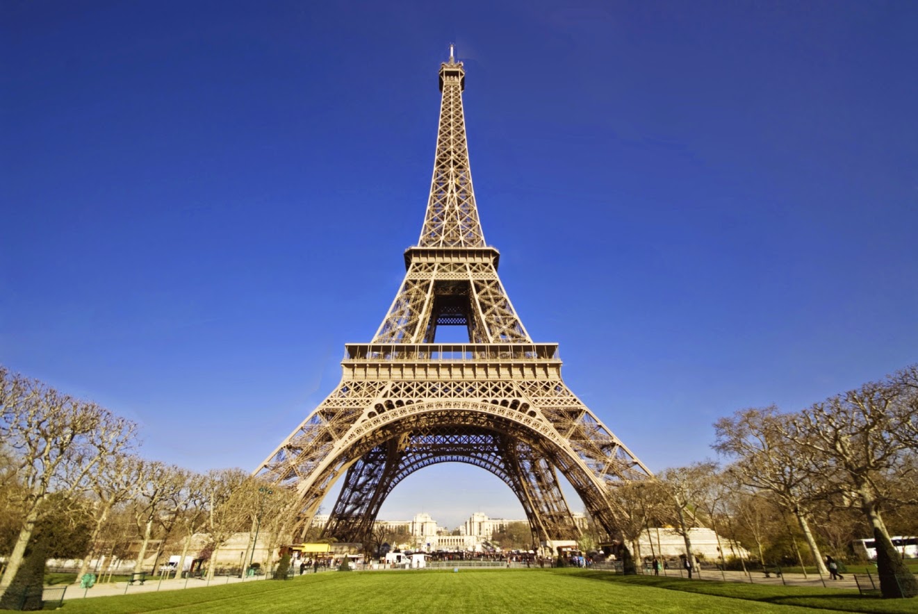 Fatos Inacreditáveis A Torre Eiffel fica 15 cm maior que seu tamanho original no verão