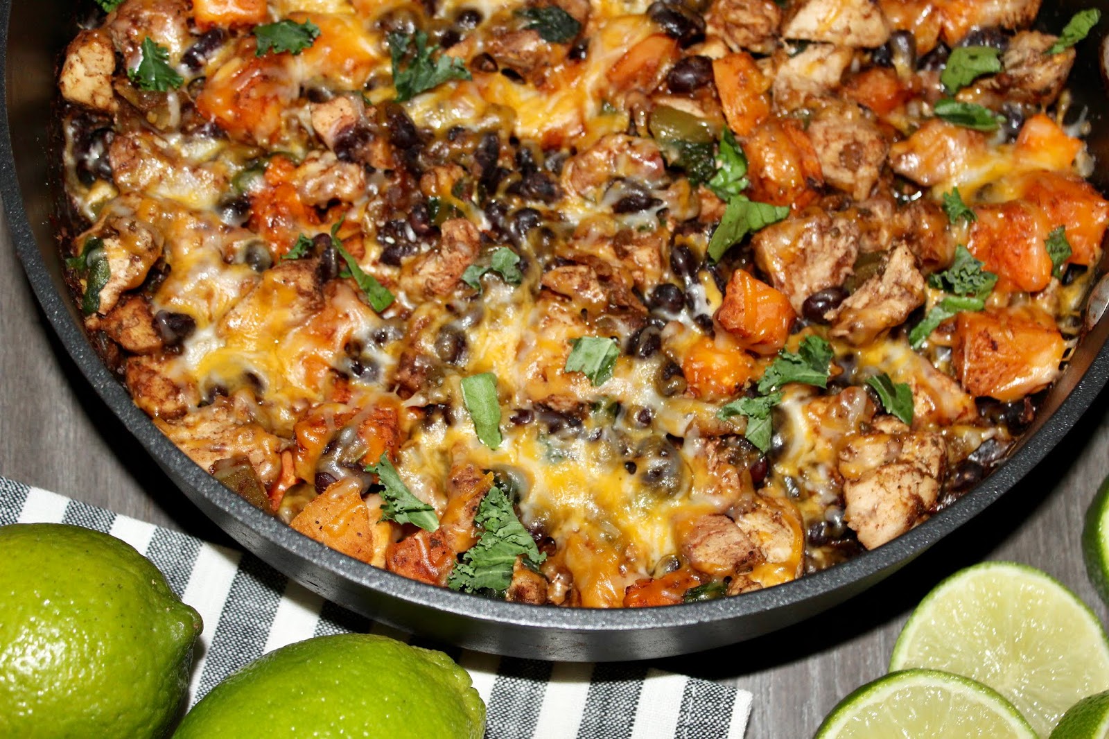 Living on Cloud Nine MEXICAN CHICKEN & BLACK BEAN SKILLET