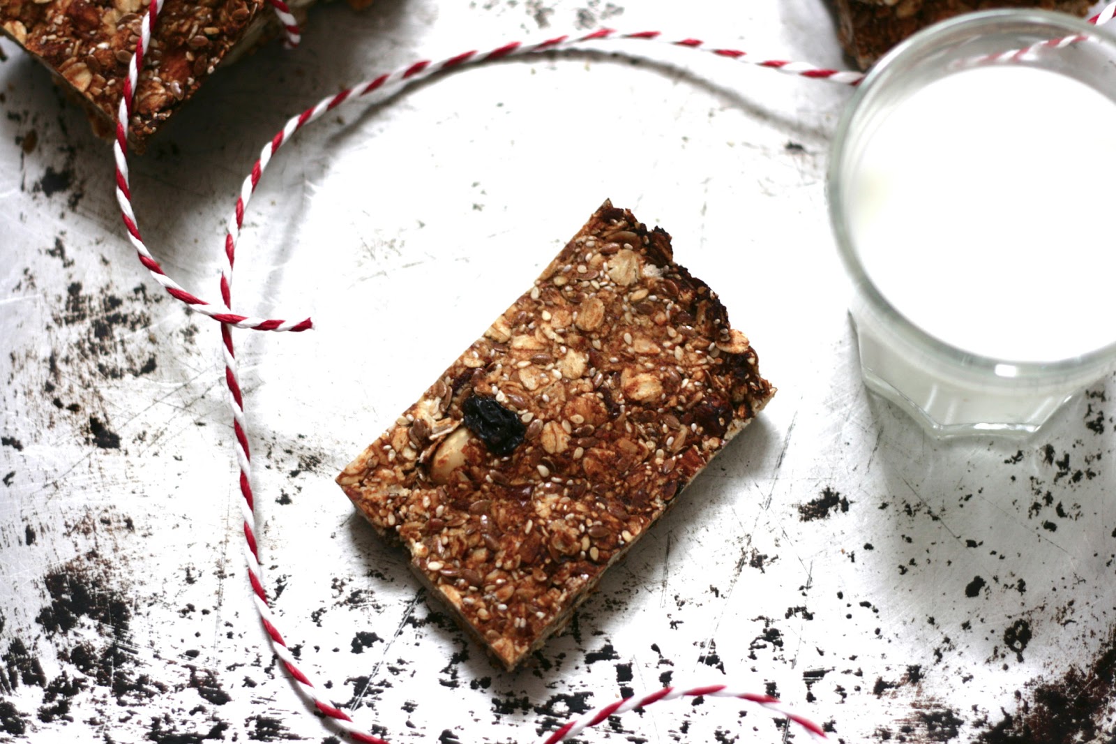 The Little Blue Bicycle Date and banana muesli bars