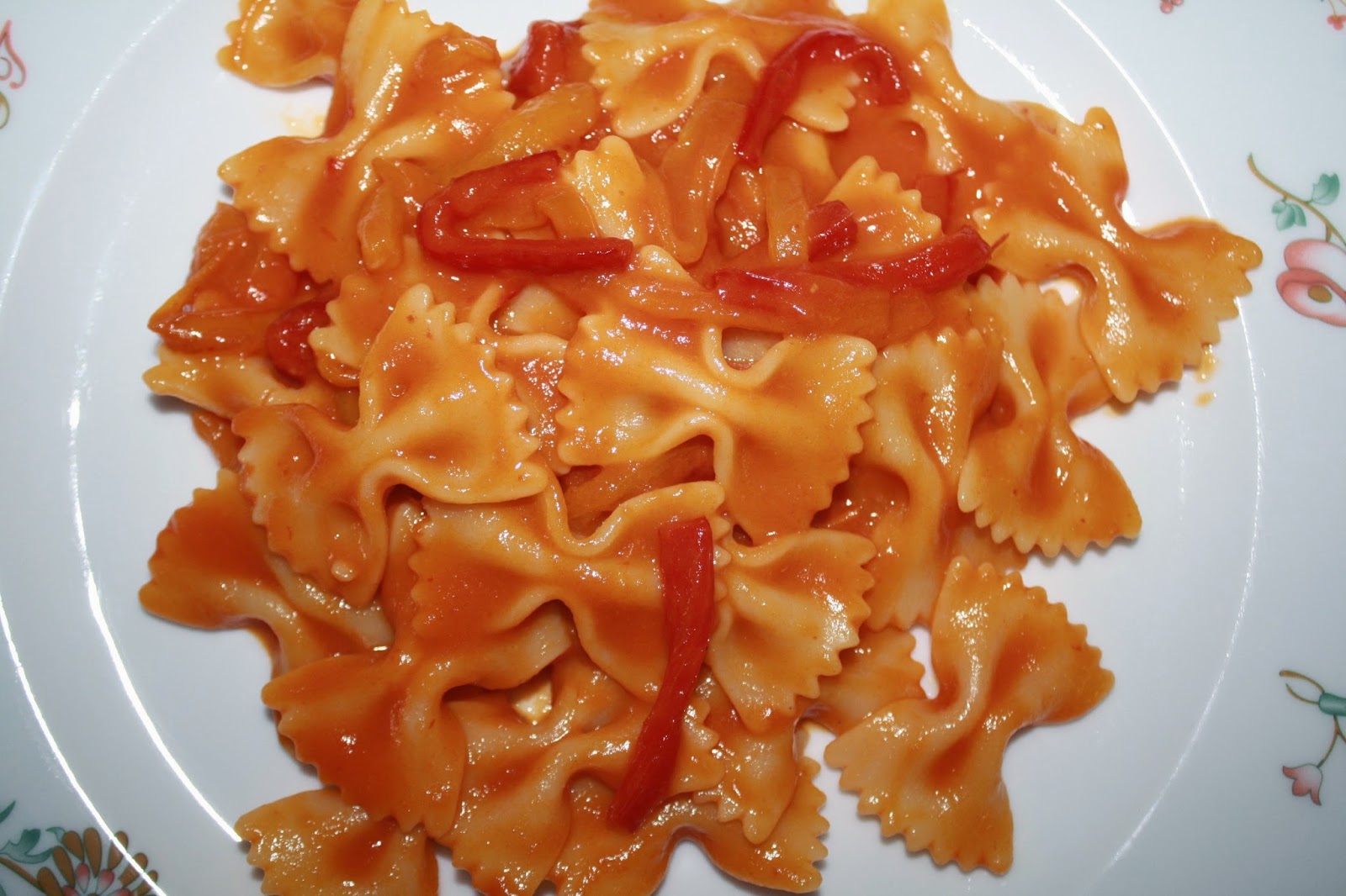 La Cuciniera Moderna Sugo di peperoni, per una gustosa pasta estiva La Cuciniera Moderna Sugo di peperoni, per una gustosa pasta estiva