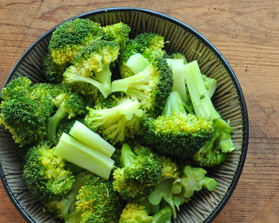 How to steam broccoli, step-by-step photos and three important tricks