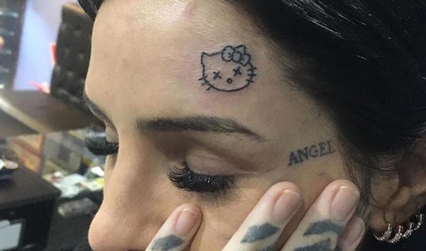 Candelaria Tinelli se tatuó a Hello Kitty en la frente Candelaria Tinelli se tatuó a Hello Kitty en la frente