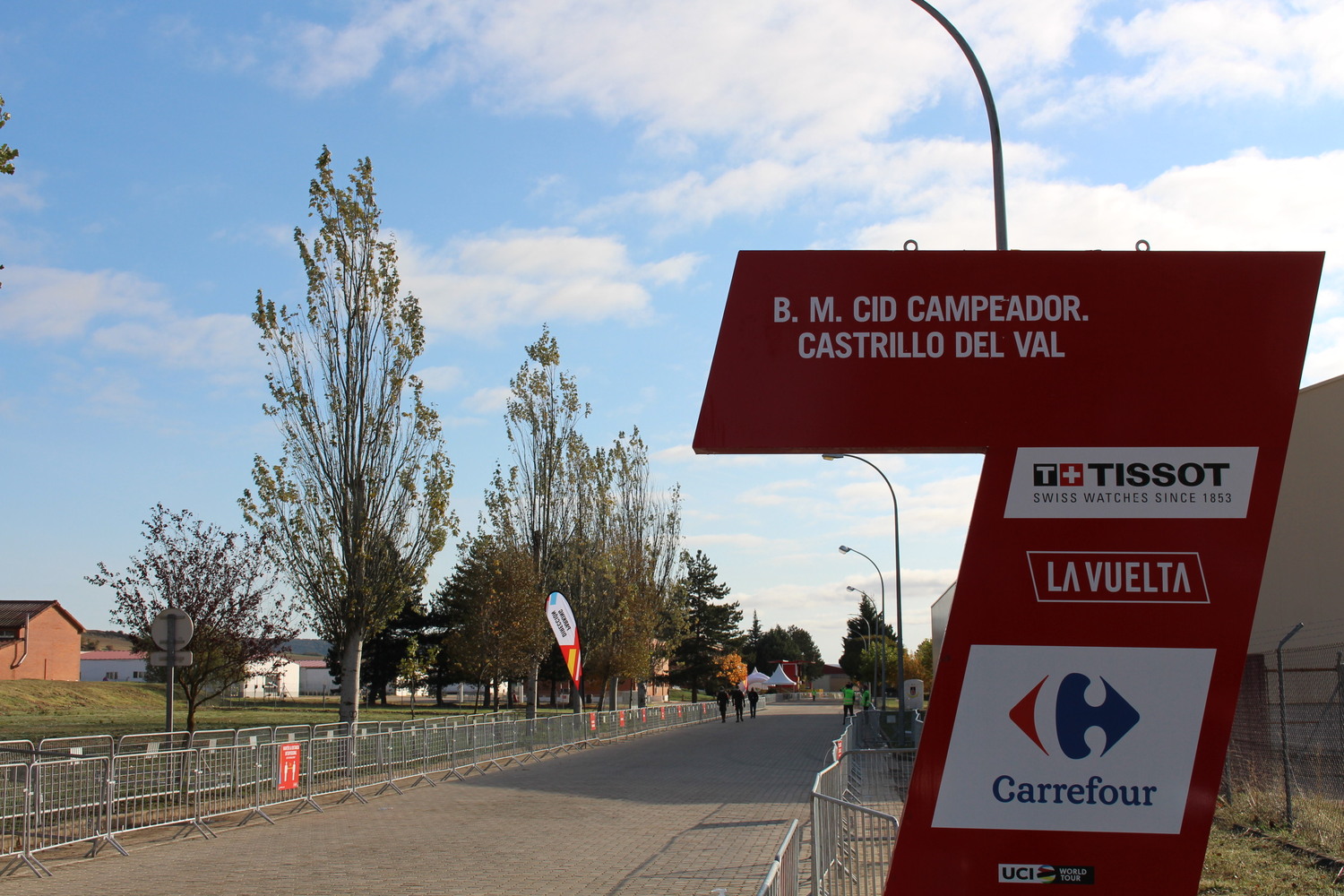 RETRETA EN BURGOS La Vuelta ciclista a España desde la Base Militar de Castrillo del Val. RETRETA EN BURGOS La Vuelta ciclista a España desde la Base Militar de Castrillo del Val.