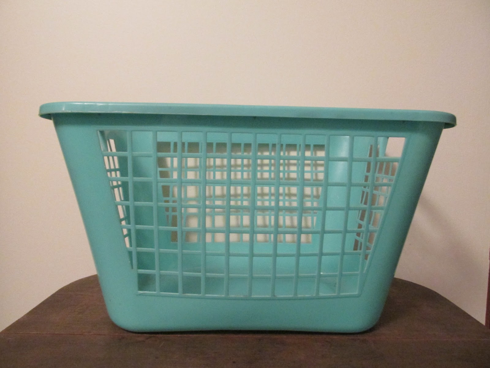 The Retro Redhead Vintage Rubbermaid Turquoise Laundry Basket