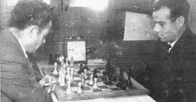 Partida de ajedrez jugada en el club ajedrez Granja, años 50