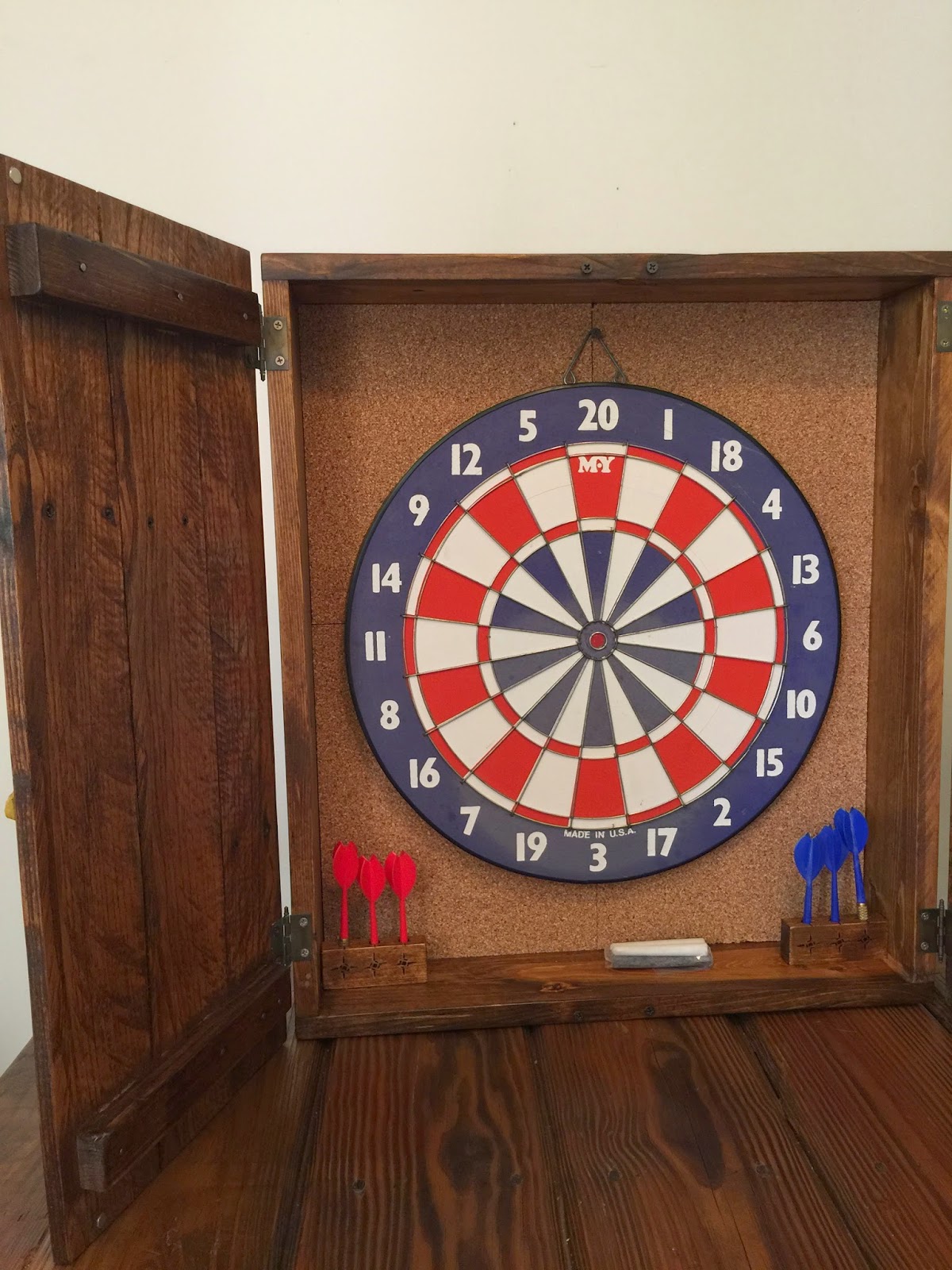 Rustic Dart Board With OldSchool Dart Board