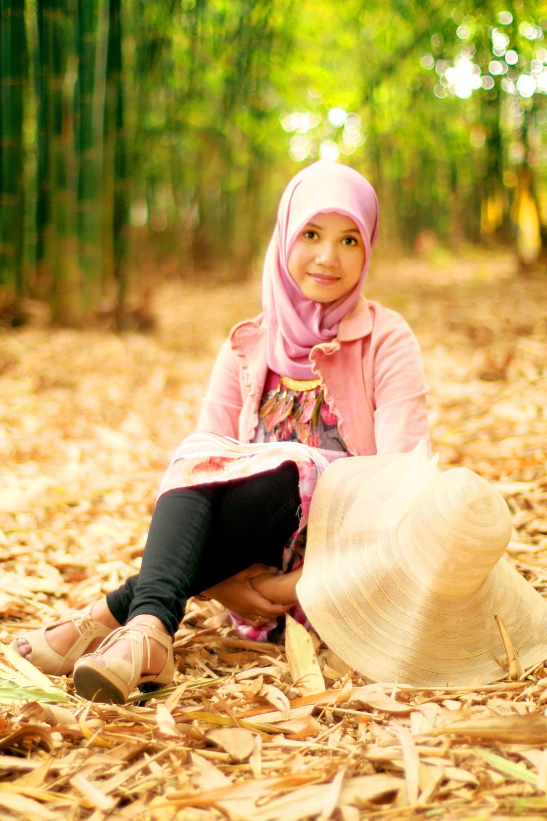 Hunting Model hijab cantik Hani Nirmalasari Hijab Mahasiswa Kampus manis segi empat Hunting Model hijab cantik Hani Nirmalasari Jibaer Mahasiswa Kampus manis pesta Hani A.K.A Nirmalasari mahasisiwi UNM celana Jenas ketat dan manis Seksi di pulau Lakkang Makassar