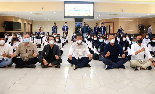 Jadi Pemateri Pengenalan HMKB Tanjungpinang, Rudi Minta Mahasiswa Tingkatkan Wawasannya Jadi Pemateri Pengenalan HMKB Tanjungpinang, Rudi Minta Mahasiswa Tingkatkan Wawasannya