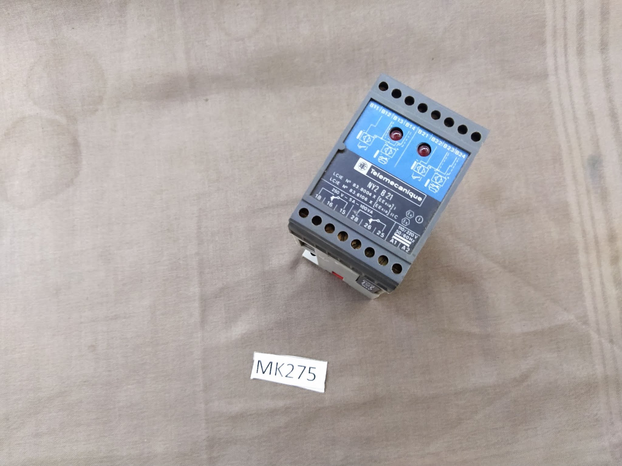 TELEMECANIQUE NY2 B21 INTRINSICALLY SAFE BARRIER RELAY NY2B21 110/220 VAC