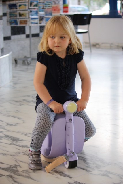 Skoot ride on suitcase Clearance