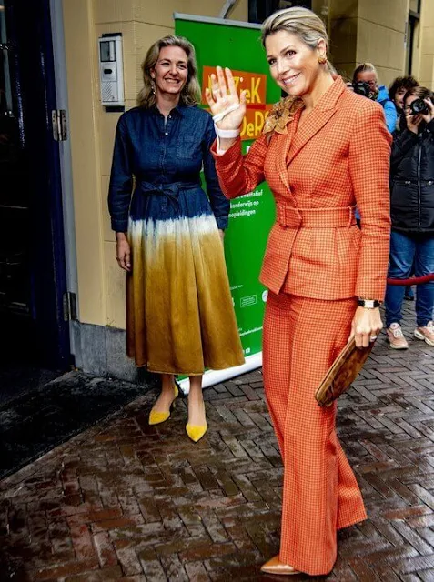 Queen Maxima wore a pantsuit from Natan, and Natan brooch, and Natan clutch. She wore nappa leather pumps from Gianvito Rossi