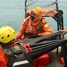Seorang Nelayan Tewas Usai Kapal Motornya Digulung Ombak