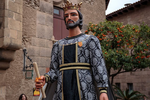 Шествие Гигантов в Испанской деревне, Барселона (Diada Gegants Poble Espanyol Barcelona)