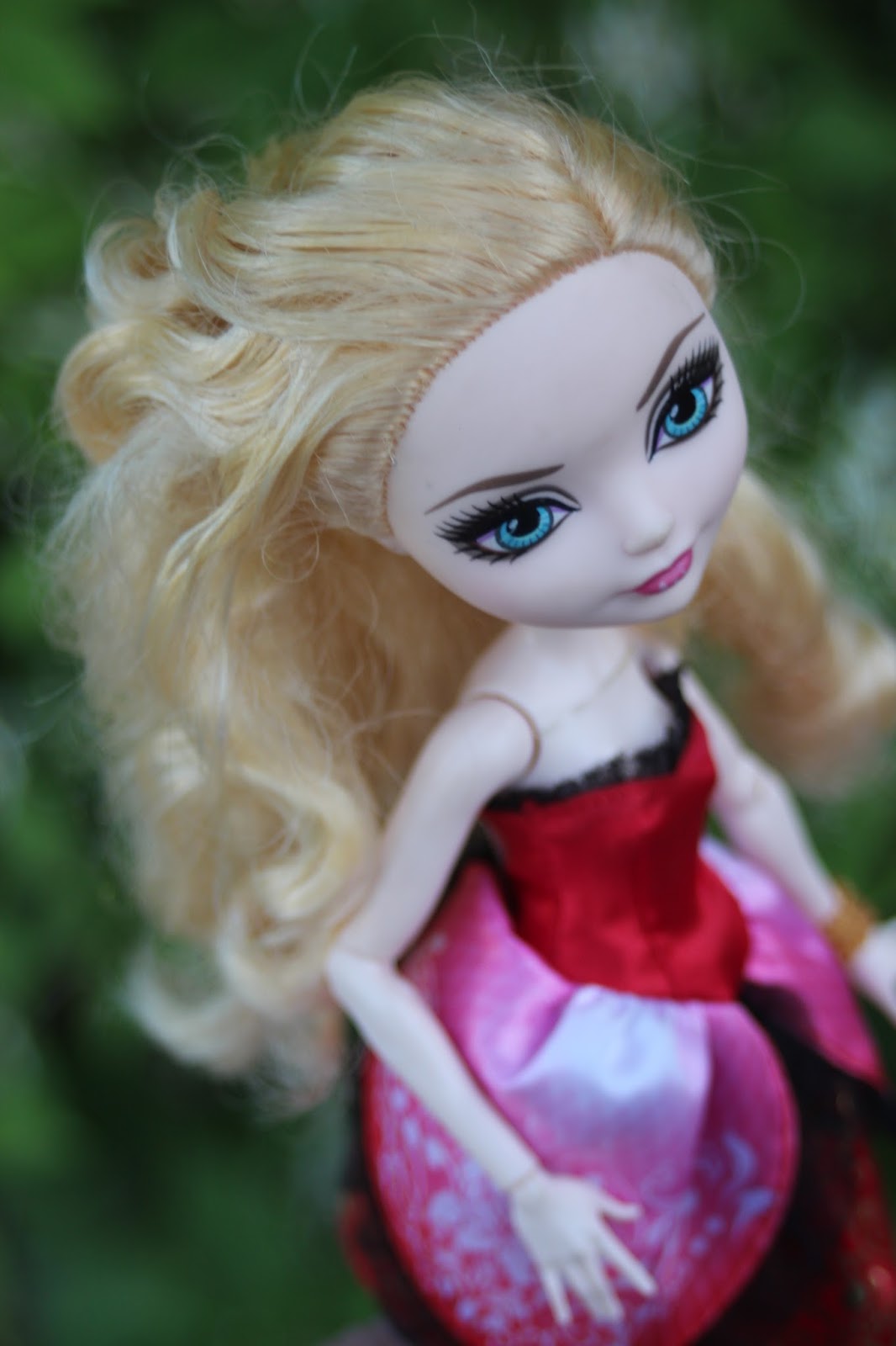 PLANET OF THE DOLLS: Doll-A-Day 2017 #130: Ever After High Apple