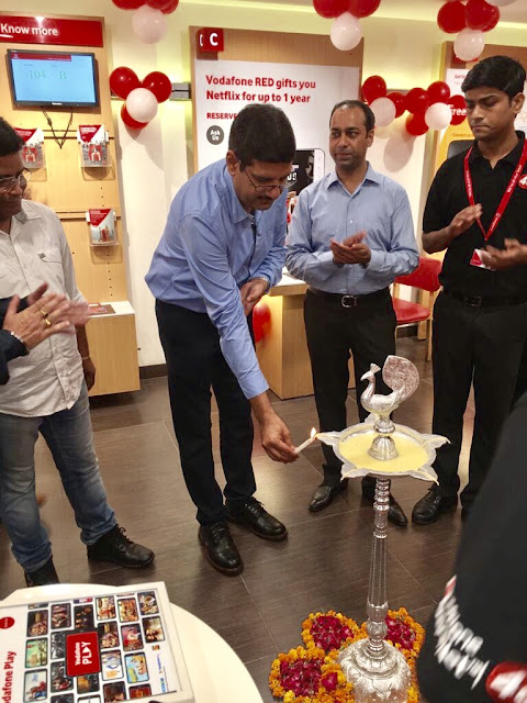 VODAFONE Enhances customer experience with the LAUNCH OF ITS Global Design Store in Kanpur VODAFONE Enhances customer experience with the LAUNCH OF ITS Global Design Store in Kanpur