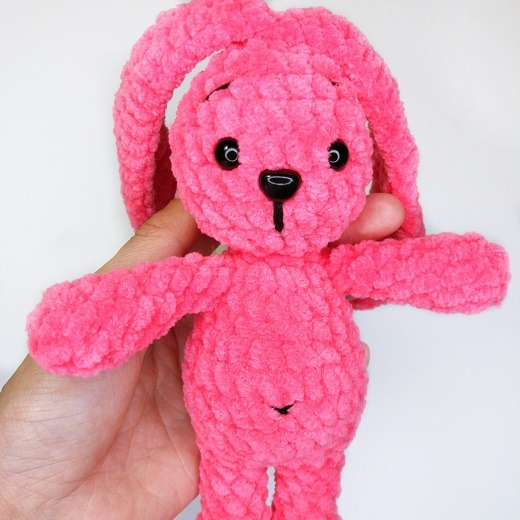 Зайка амигуруми