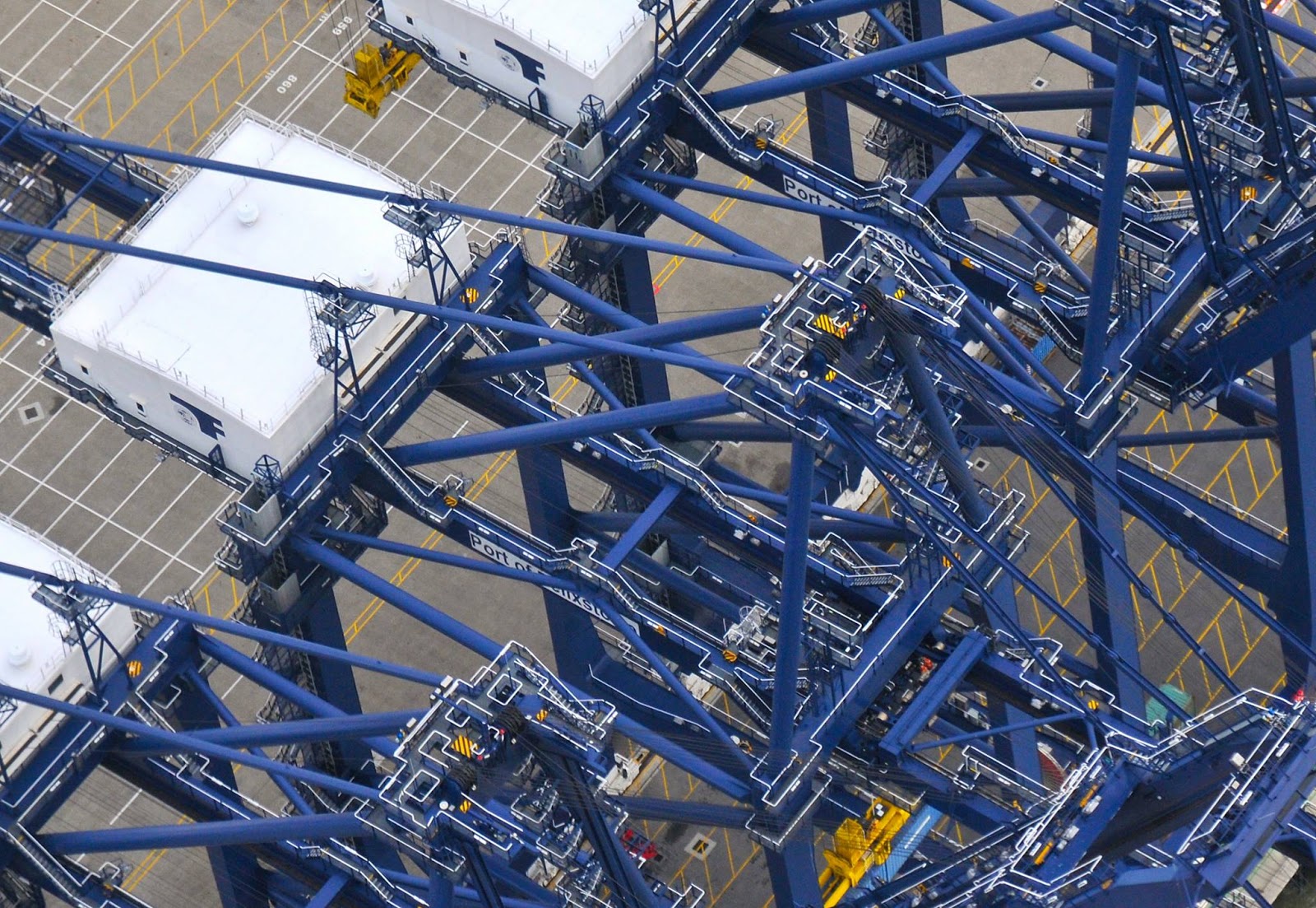 Felixstowe Dockers This is how all new crane drivers begin!