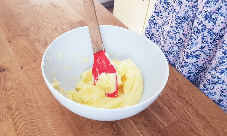 Recette : crémer beurre et sucre