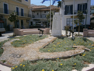 το μνημείο πεσόντων στο Πόρτο Χέλι Αργολίδας