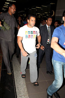 Salman Khan, Rani Mukarjee & Others Snapped at Airport 