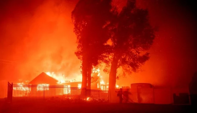 ترامب يعلن كاليفورنيا منطقة كوارث بسبب الحرائق المستمرة