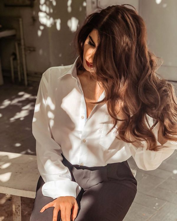New Beautiful Pictures of Actress Hareem Farooq