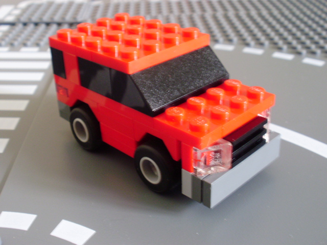 Pequeno carro de cidade feito em LEGO