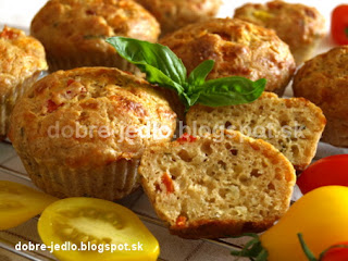 Celozrnné syrové muffiny s paradajkami - recepty