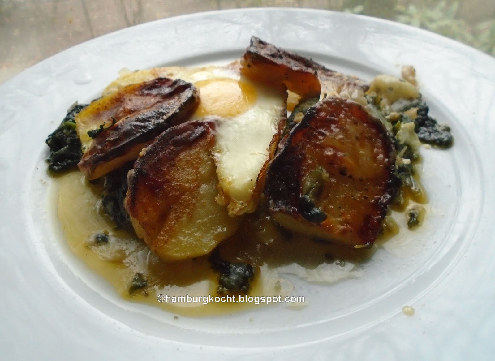 Hamburg kocht!: Spinat mit Kartoffeln, Mozzarella und Ei aus dem Ofen Hamburg kocht!: Spinat mit Kartoffeln, Mozzarella und Ei aus dem Ofen