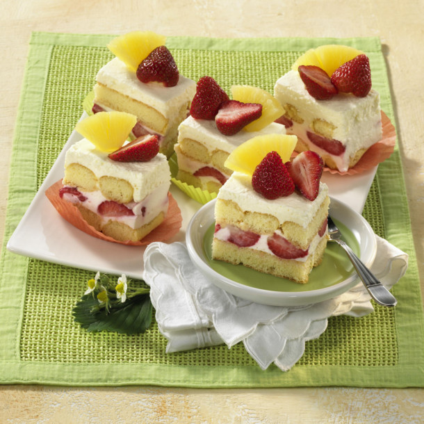 Tiramisu Rezepte: Kalte Quark Tiramisu Torte mit Ananas und Erdbeeren