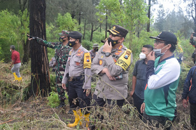 Pasca Longsor Dan Banjir di Ijen Bondowoso, TNI-Polri Bantu Bersihkan Material Sisa Bencana